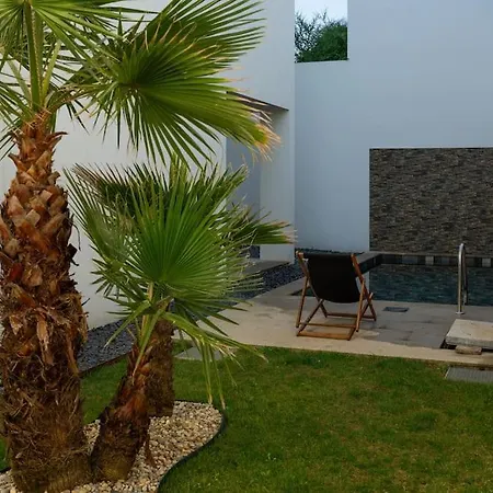 Casa Sol Poente By Tonsdeverde Moure